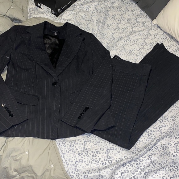 Kenneth Cole New York Women’s Suit - Picture 1 of 9
